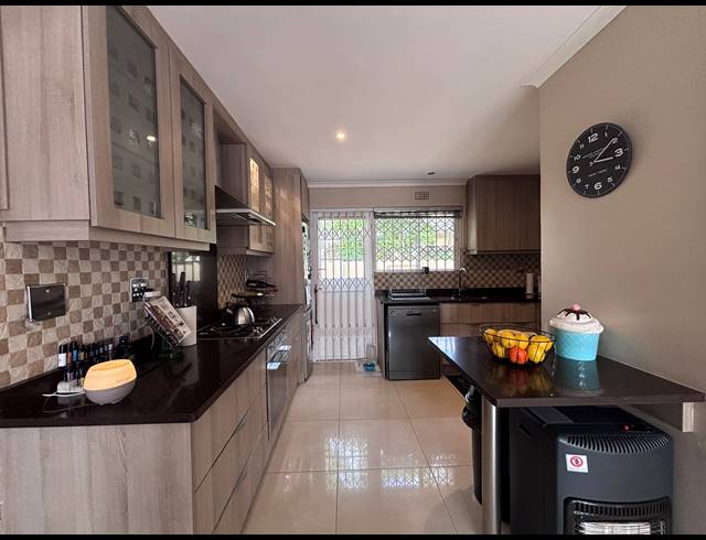 3 BEDROOM FREESTANDING TO LET IN SUNNINGDALE